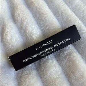 MAC Cosmetics Grand Illusion Liquid Lipcolour